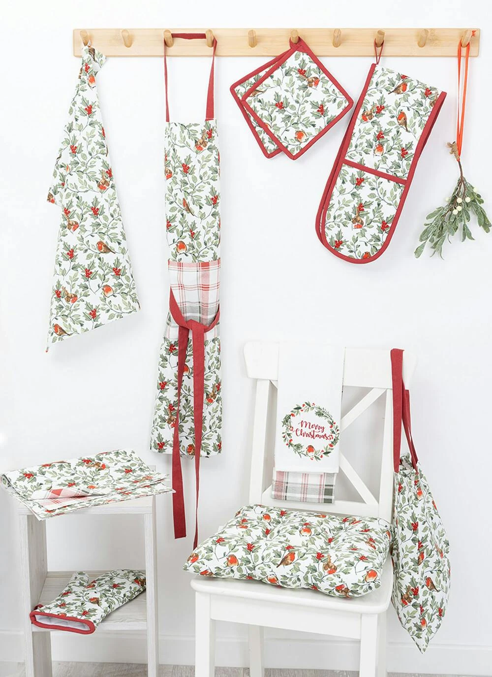 Robin Print Cotton Red Double Oven Gloves 4 Robin Print Cotton Red Double Oven Gloves - Image 2