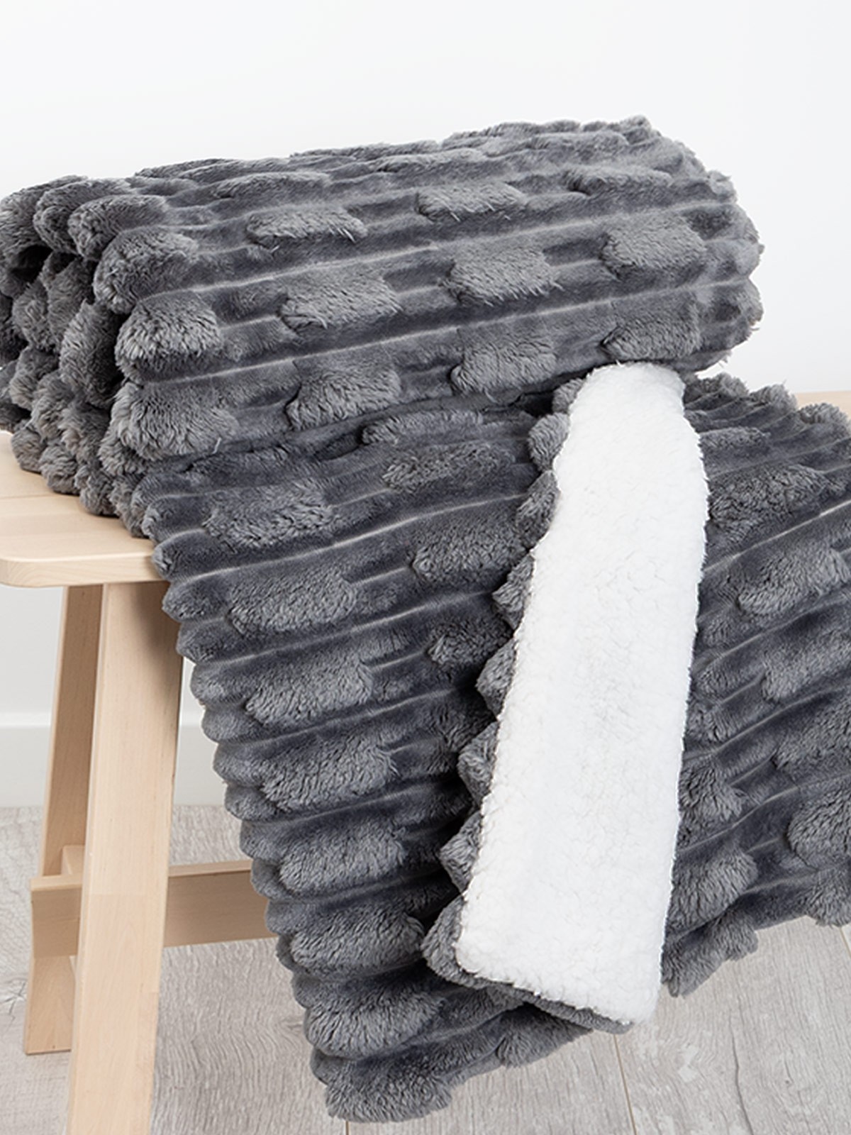 Front Page -EWM Store throws 193 1